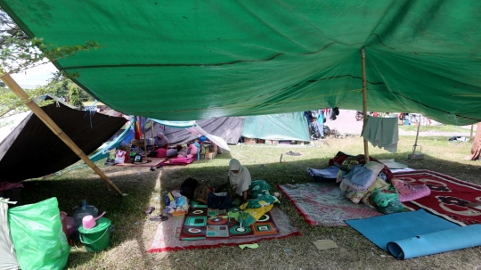 Potret kehidupan pengungsi korban gempa Palu tinggal di tenda-tenda darurat