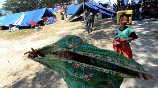 Potret kehidupan pengungsi korban gempa Palu tinggal di tenda-tenda darurat