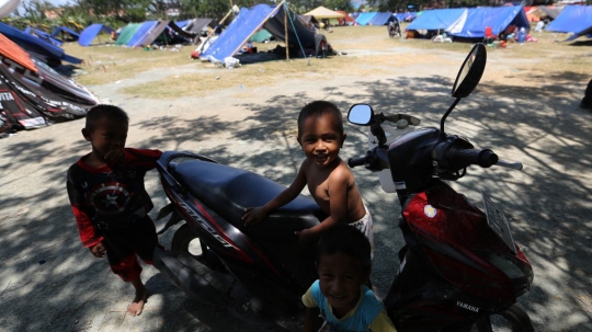 Potret kehidupan pengungsi korban gempa Palu tinggal di tenda-tenda darurat