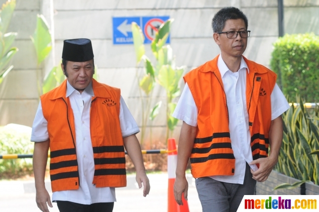 Foto : Tersangka Suap Wahid Husein Dan Zainudin Hasan Jalani ...