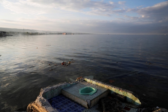 Jamban-jamban yang tersisa usai gempa dan tsunami dahsyat di Palu