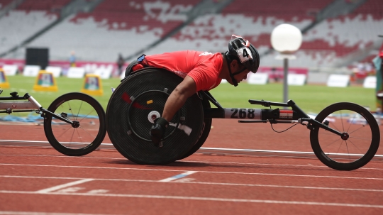 Aksi atlet balap kursi roda Doni Yulianto di Asian Para Games