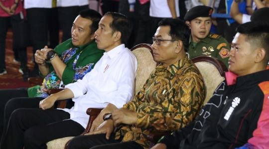 Ekspresi Jokowi saksikan atlet para powerlifting Indonesia beraksi