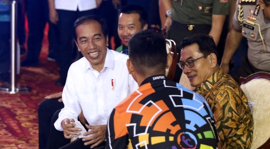 Ekspresi Jokowi saksikan atlet para powerlifting Indonesia beraksi