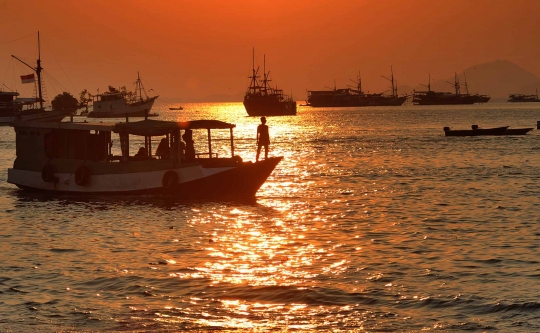 Pesona keindahan Labuan Bajo saat sunset