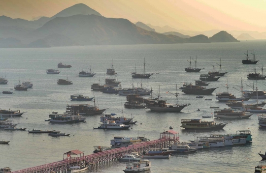 Pesona keindahan Labuan Bajo saat sunset