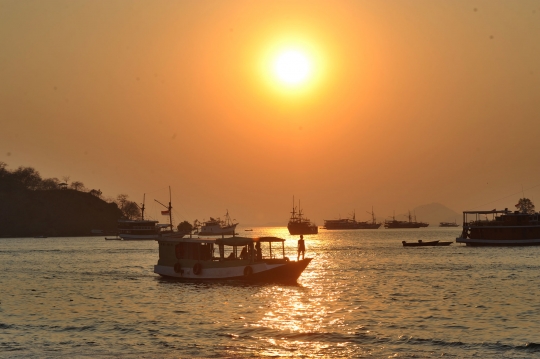 Pesona keindahan Labuan Bajo saat sunset