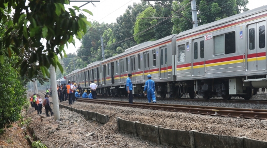 KRL anjlok dekat Stasiun Palmerah