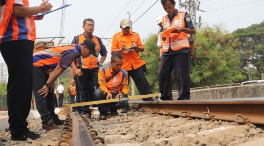 KRL anjlok dekat Stasiun Palmerah