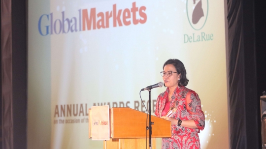 Semringah Sri Mulyani raih Menteri Keuangan Of The Year 2018