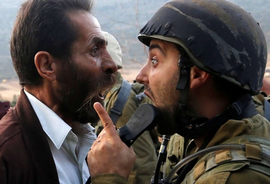 Protes penutupan sekolah, warga Palestina adu mulut dengan tentara Israel
