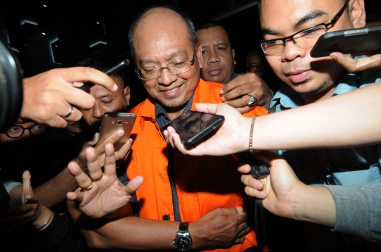 Ditahan KPK, Bupati Malang umbar senyuman
