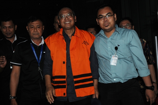 Ditahan KPK, Bupati Malang umbar senyuman