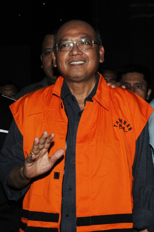 Ditahan KPK, Bupati Malang umbar senyuman