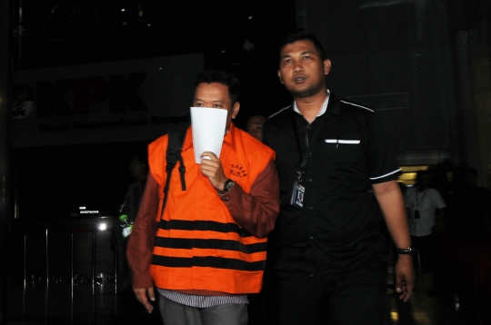 Penyuap Bupati Malang tutupi wajah saat ditahan KPK