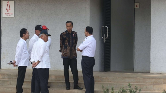 Anies Baswedan dampingi Jokowi tinjau kompleks GBK