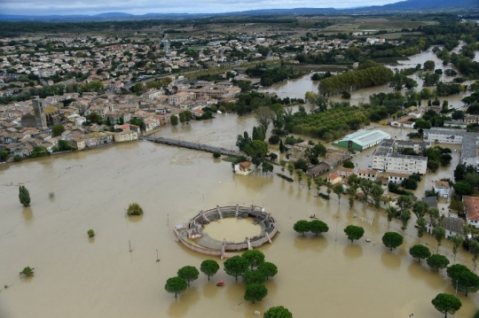 Pantauan udara banjir yang tewaskan 13 orang di Prancis