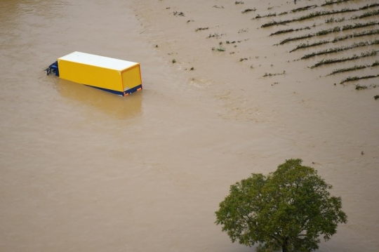 Pantauan udara banjir yang tewaskan 13 orang di Prancis