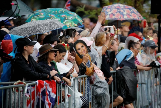 Didampingi istri, Pangeran Harry hujan-hujanan hadiri acara piknik di Australia
