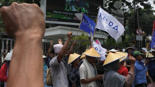 Aksi massa KIARA geruduk kantor Kementerian Kelautan dan Perikanan