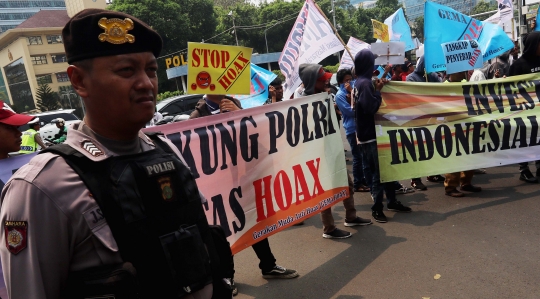 Aksi massa GEMA HOAX demo di Mabes Polri