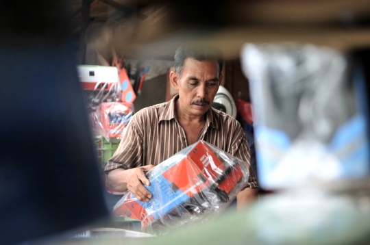 Geliat pedagang mainan lokal bertahan dari produk impor