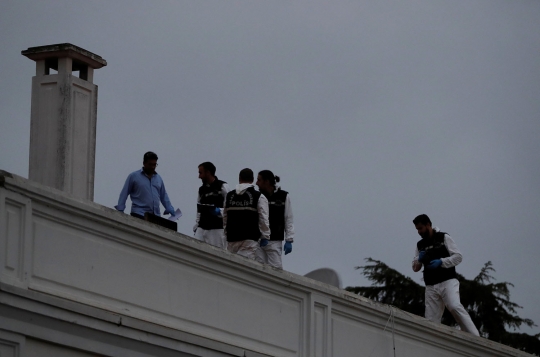 Aksi polisi Turki geledah rumah konsulat Saudi sampai ke atap