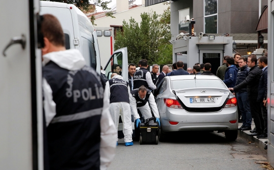 Aksi polisi Turki geledah rumah konsulat Saudi sampai ke atap