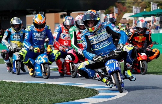 Kelucuan aksi pembalap MotoGP naik motor mungil