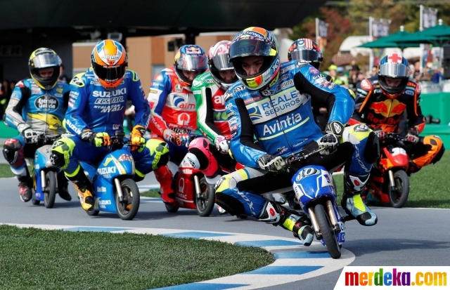 Foto Kelucuan aksi pembalap MotoGP  naik motor  mungil 