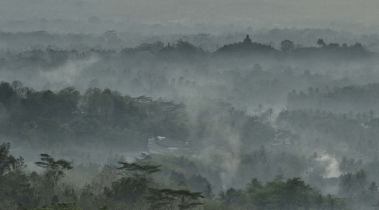 Melihat pesona Candi Borobudur dari bukit Punthuk Setumbu