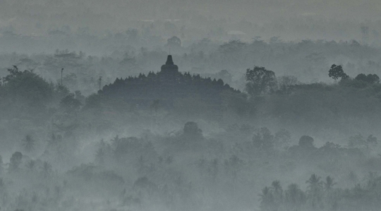 Melihat pesona Candi Borobudur dari bukit Punthuk Setumbu