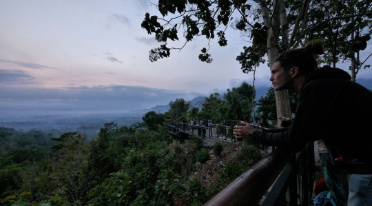 Melihat pesona Candi Borobudur dari bukit Punthuk Setumbu