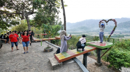 Melihat pesona Candi Borobudur dari bukit Punthuk Setumbu