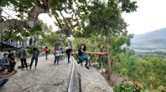 Melihat pesona Candi Borobudur dari bukit Punthuk Setumbu