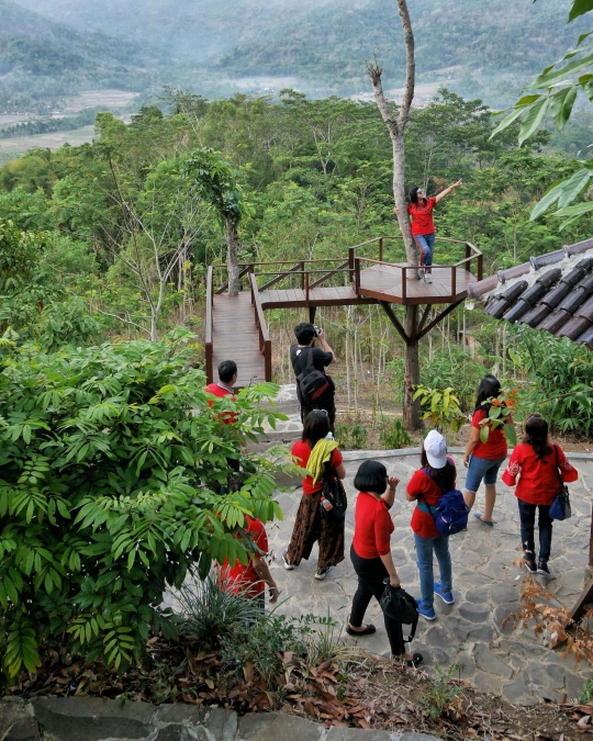 Melihat pesona Candi Borobudur dari bukit Punthuk Setumbu