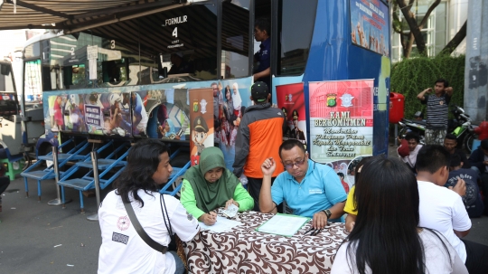 Sambil olahraga, warga bisa bayar pajak hanya dengan STNK dan KTP