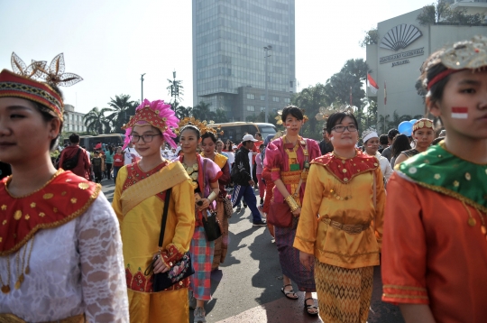 Ribuan warga lintas agama pawai Pemilu damai