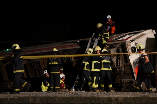 Kereta cepat Taiwan terguling, 18 penumpang tewas