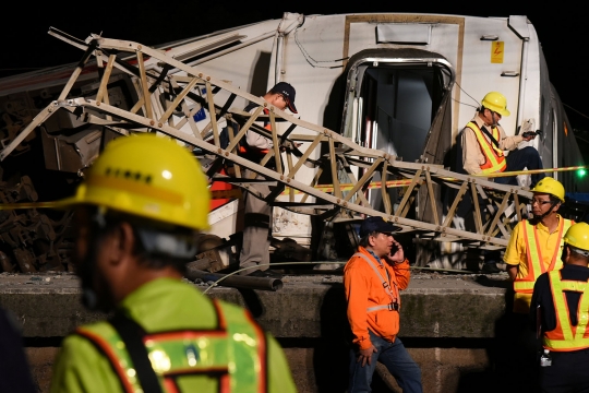 Kereta cepat Taiwan terguling, 18 penumpang tewas