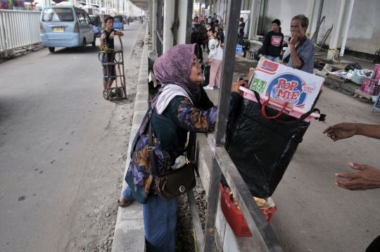 Semrawutnya Jalan Jatibaru akibat pembangunan Skybridge belum selesai