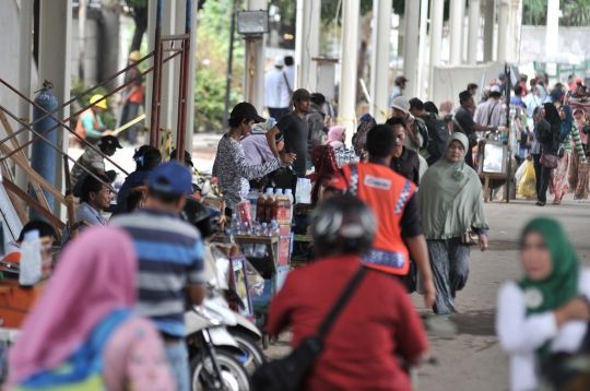 Semrawutnya Jalan Jatibaru akibat pembangunan Skybridge belum selesai