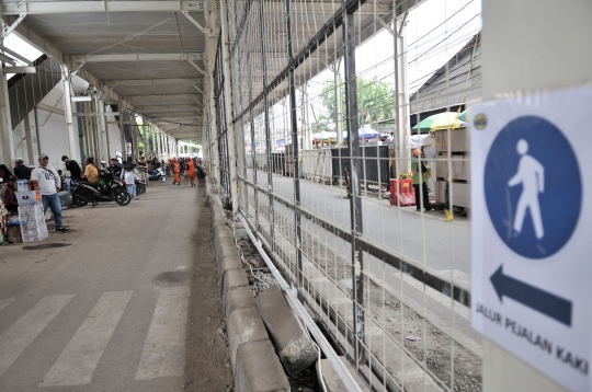 Semrawutnya Jalan Jatibaru akibat pembangunan Skybridge belum selesai