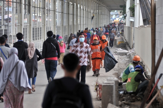 Semrawutnya Jalan Jatibaru akibat pembangunan Skybridge belum selesai