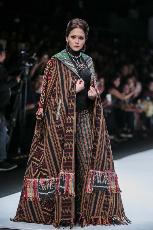 Deretan artis semarakkan Jakarta Fashion Week 2018