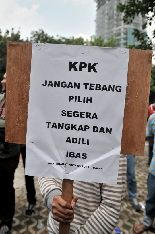 Aksi menuntut KPK tangkap Ibas