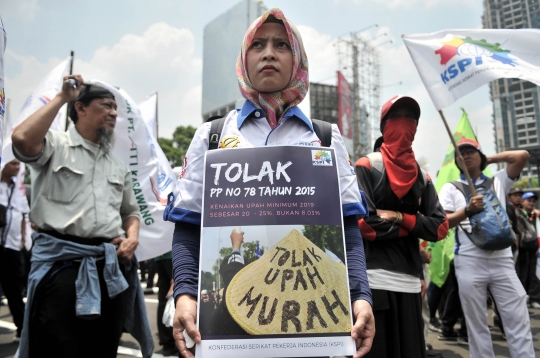 Tuntut kenaikan upah 25 persen, ratusan buruh geruduk Kantor Kemnaker