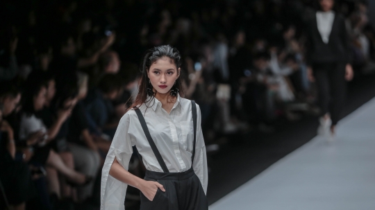 COTTONINK tampilkan busana karya artis di JFW 2019