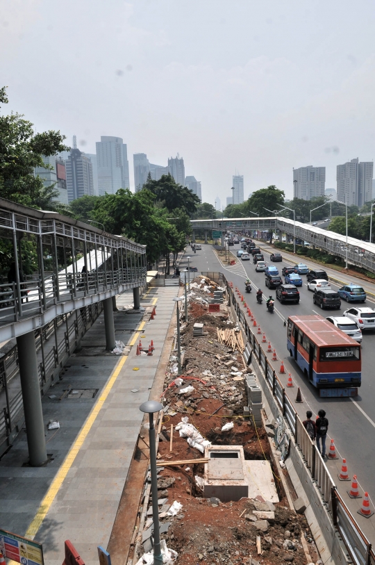 Penataan ulang trotoar Sudirman persempit jalur pejalan kaki