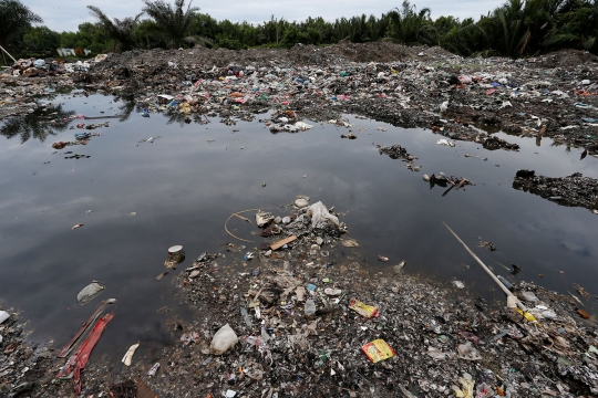 Penampakan lautan sampah di Pulau Indah Malaysia